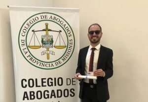 Es abogado y un referente en la defensa de los derechos de las personas con discapacidad. Ahora decidió sumergirse en el mundo del podcast para compartir su mensaje inspirador con el mundo ¡Entrá en la nota y conocelo!