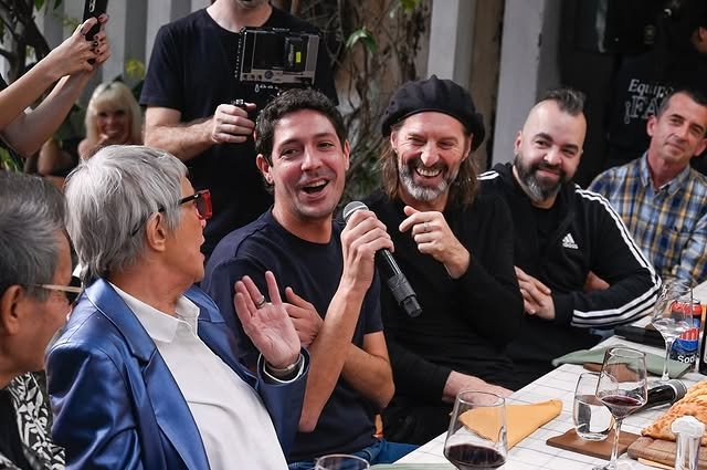 El músico y compositor apostoleño visitó el programa “Esto es ¡FA!” conducido por Mex Urtizberea y compartió una mesa folklórica junto a el Chaqueño Palavecino, Teresa Parodi, Soledad Pastorutti y Milo J, entre otros ¡Entrá en la nota y reviví los mejores momentos!